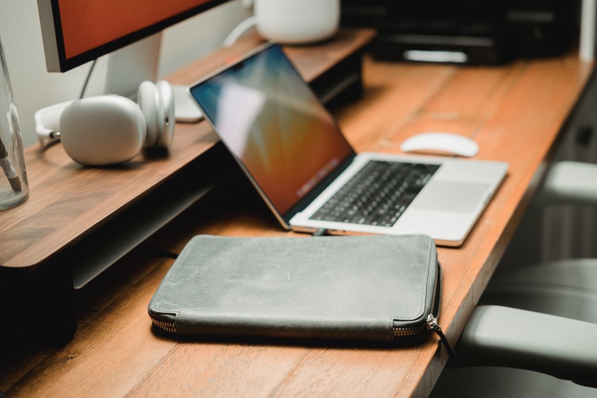 Although I'm not really a folio guy these days, when I need a folio for an on-site meeting, the Galen Leather Zip Folio has become my folio of choice.