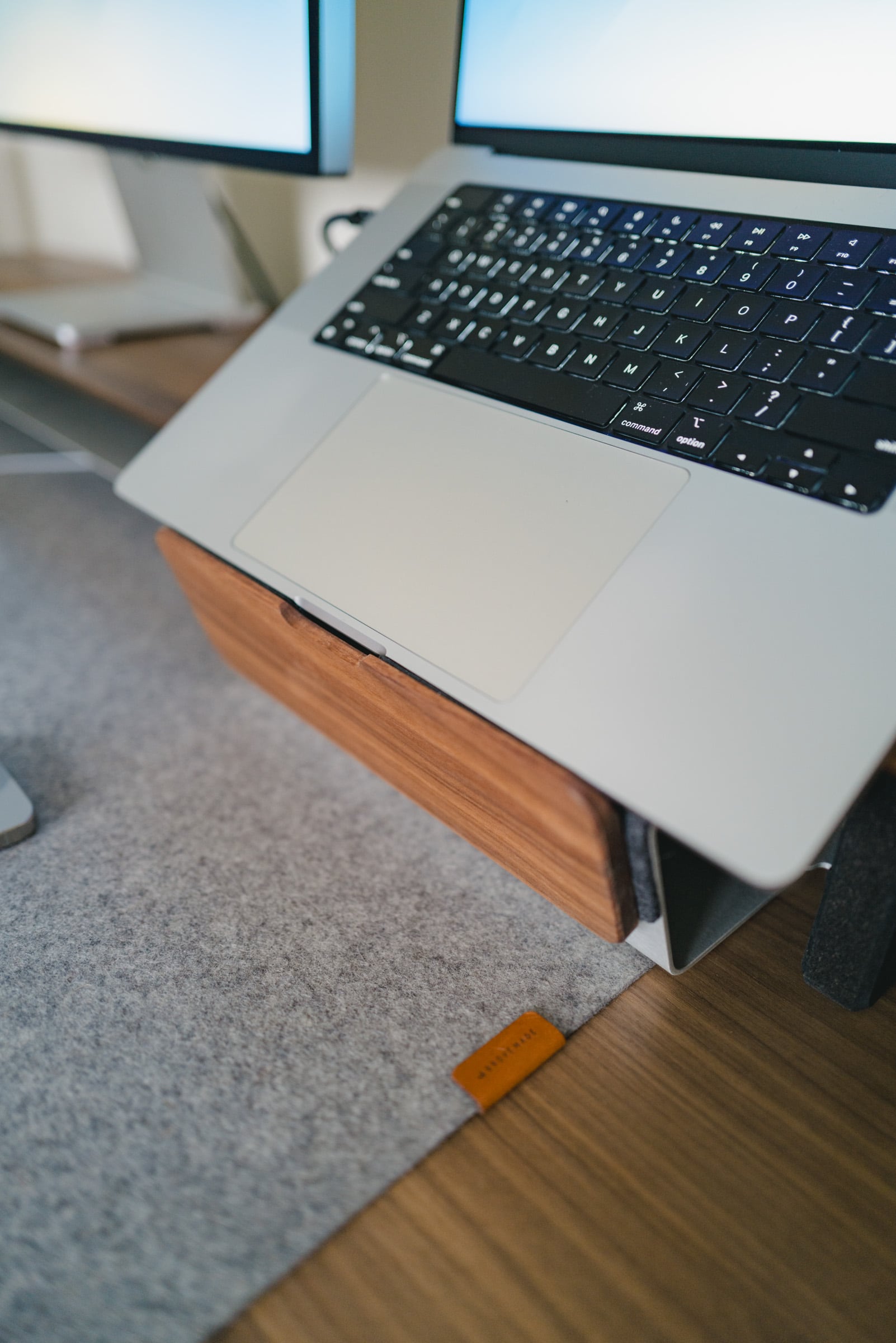 Gather Laptop Stand (White/Walnut) – Ugmonk