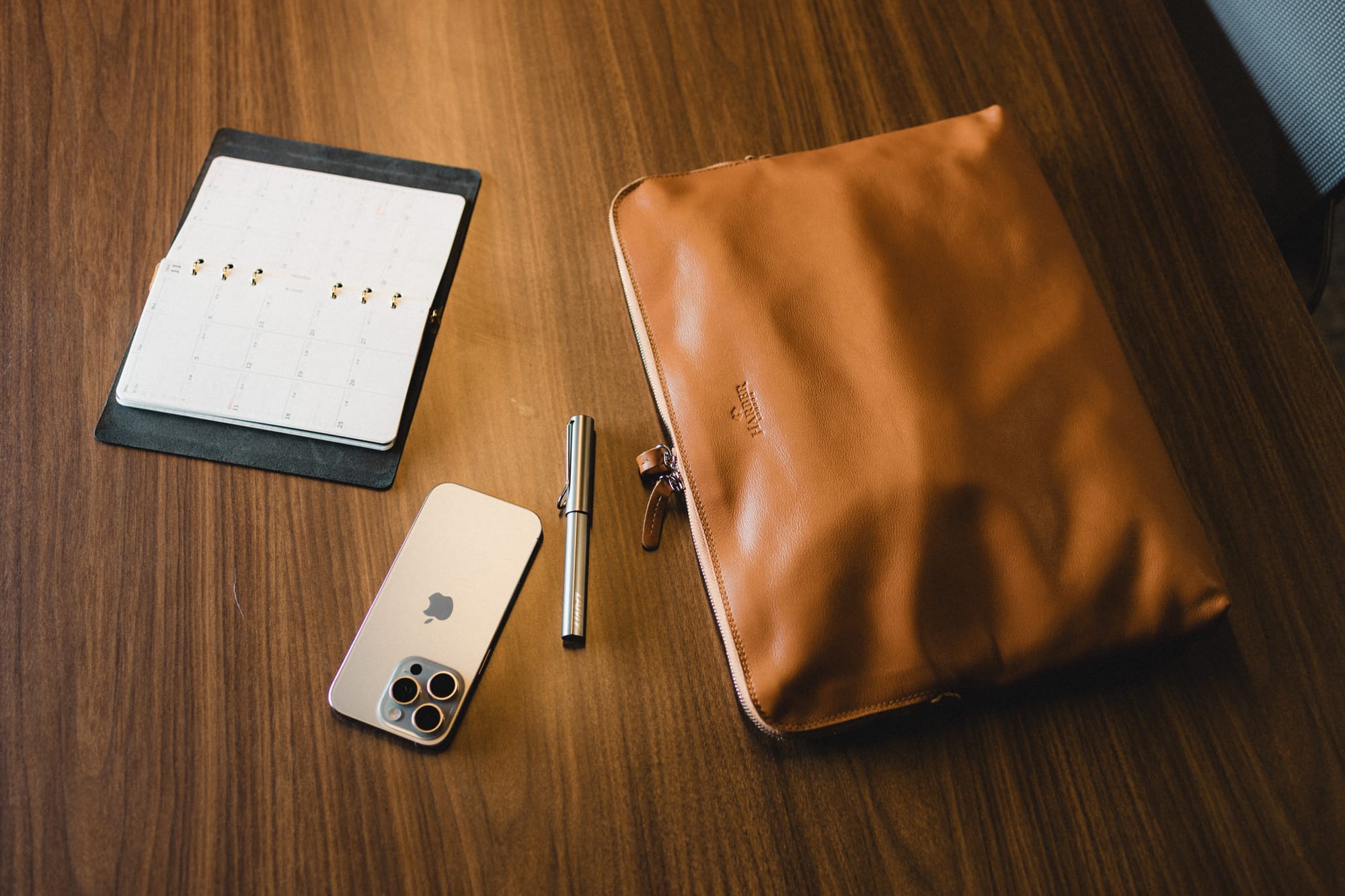 The Harber London Carry-All MacBook Folio is a great option for carrying belongings to a meeting or to a coffee shop.